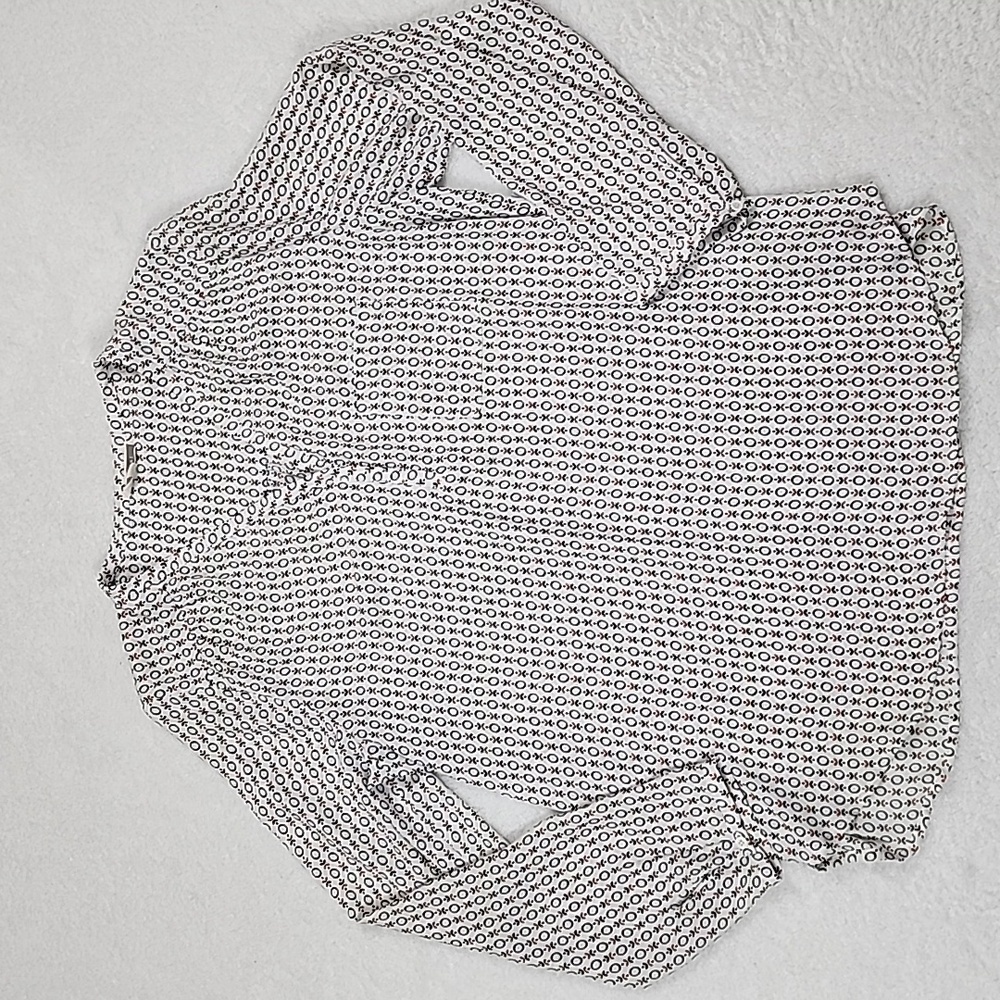 Pleione Long Sleeve All Over Pattern V-Neck Blouse - Picture 2 of 11